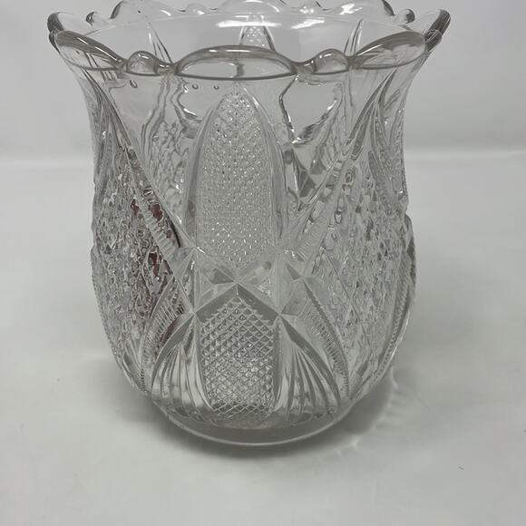 Vintage Early American Pressed Glass biscuit jar- without lid - Picture 2 of 10
